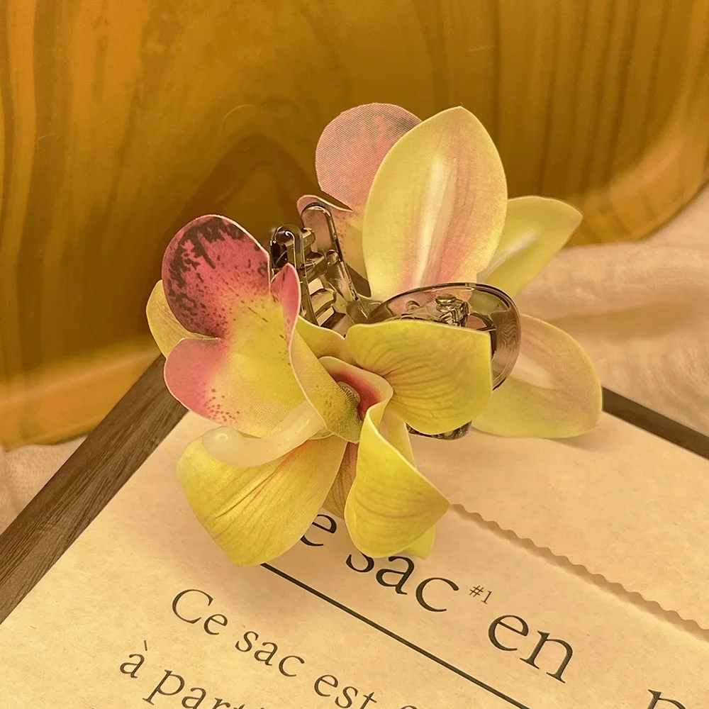 Pinza para el cabello con flores de tela, estilo vacacional, pinza de pico de pato, horquilla con flores artificiales, tocado para la playa, pinza para el cabello de estilo bohemio, ideal para las vacaciones.