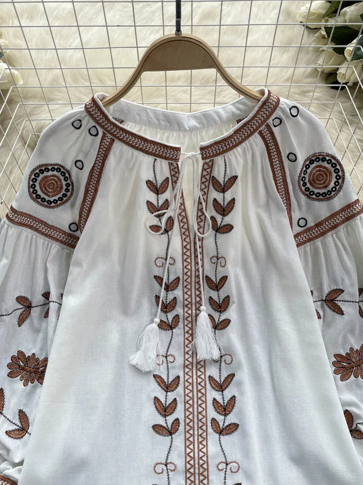 Women Spring Blouse Korean Version Embroidered Ethnic Style Embroidered Tassel Loose Tie Round Neck Bubble Sleeve Top D3522