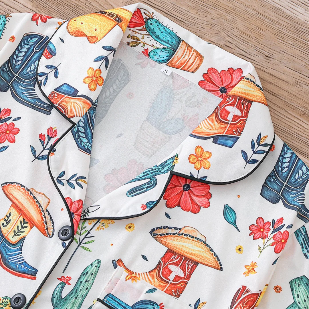 Set Piyama Wanita Putih Piyama Bermotif Tema Kaktus Koboi dengan Kerah Lengan Pendek dan Celana Pendek Hadiah Natal