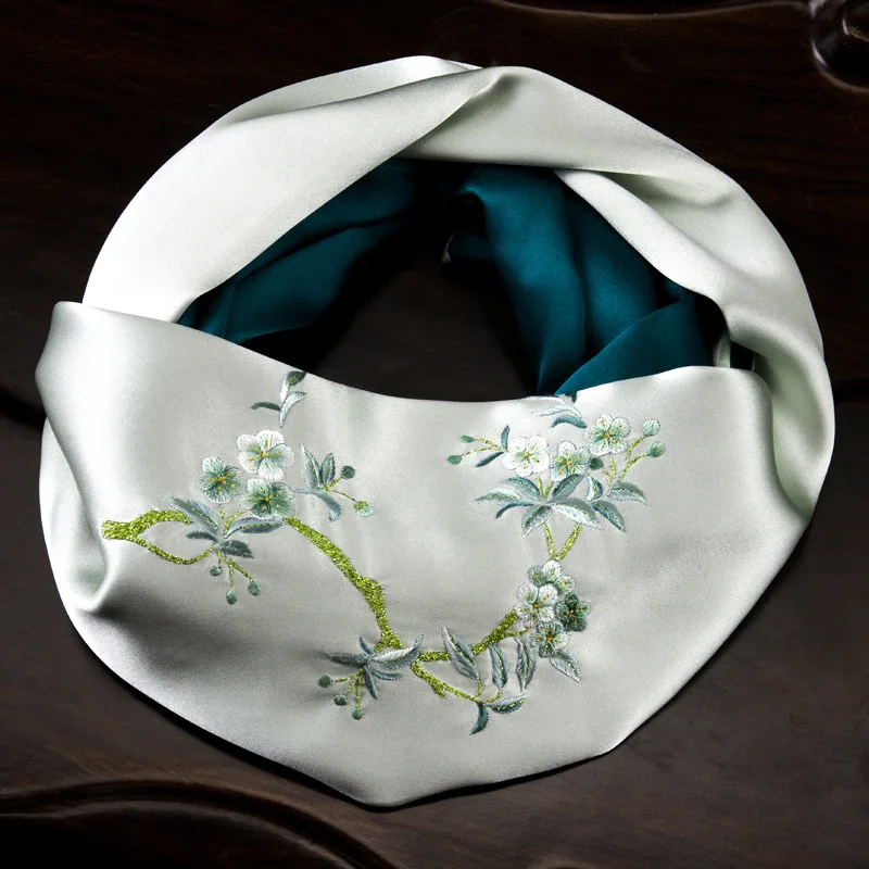 

Suzhou Women's Scarf Handmade Embroidery Shawl to Give Mom Gift