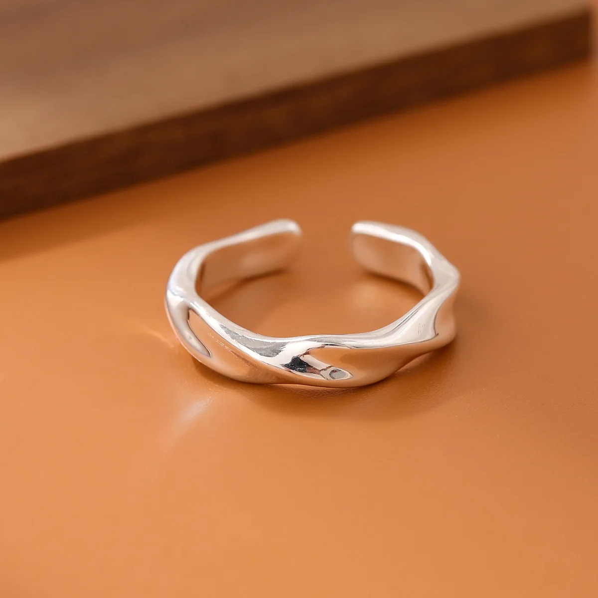 

Новые модные индивидуальные кольца из стерлингового серебра 925 пробы, неаллергенные витые волны, гладкие темпераментные открывающиеся кольца R116