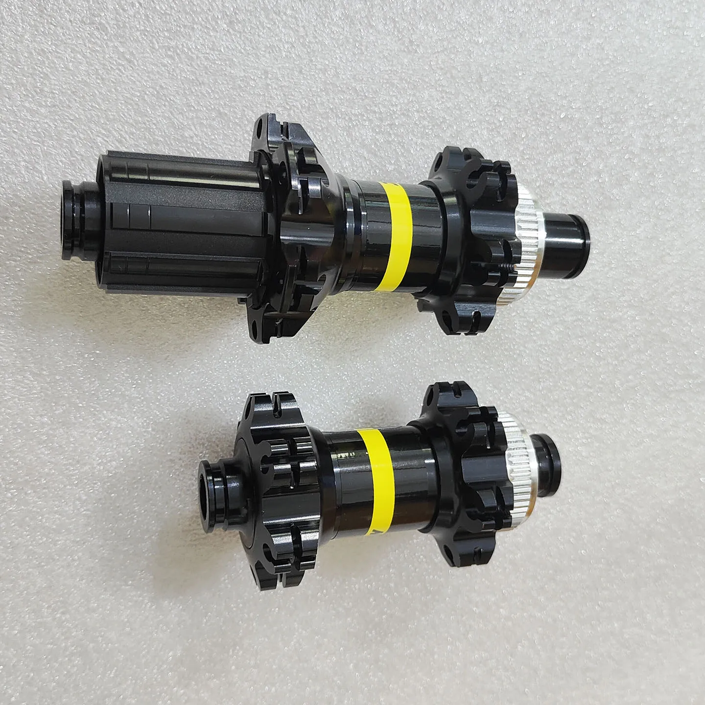 24-Hole Road Bike Mountain Bike Disc Brake Straight Pull Wind Lock Barrel Axle 120 Rings Six Pelin Hub