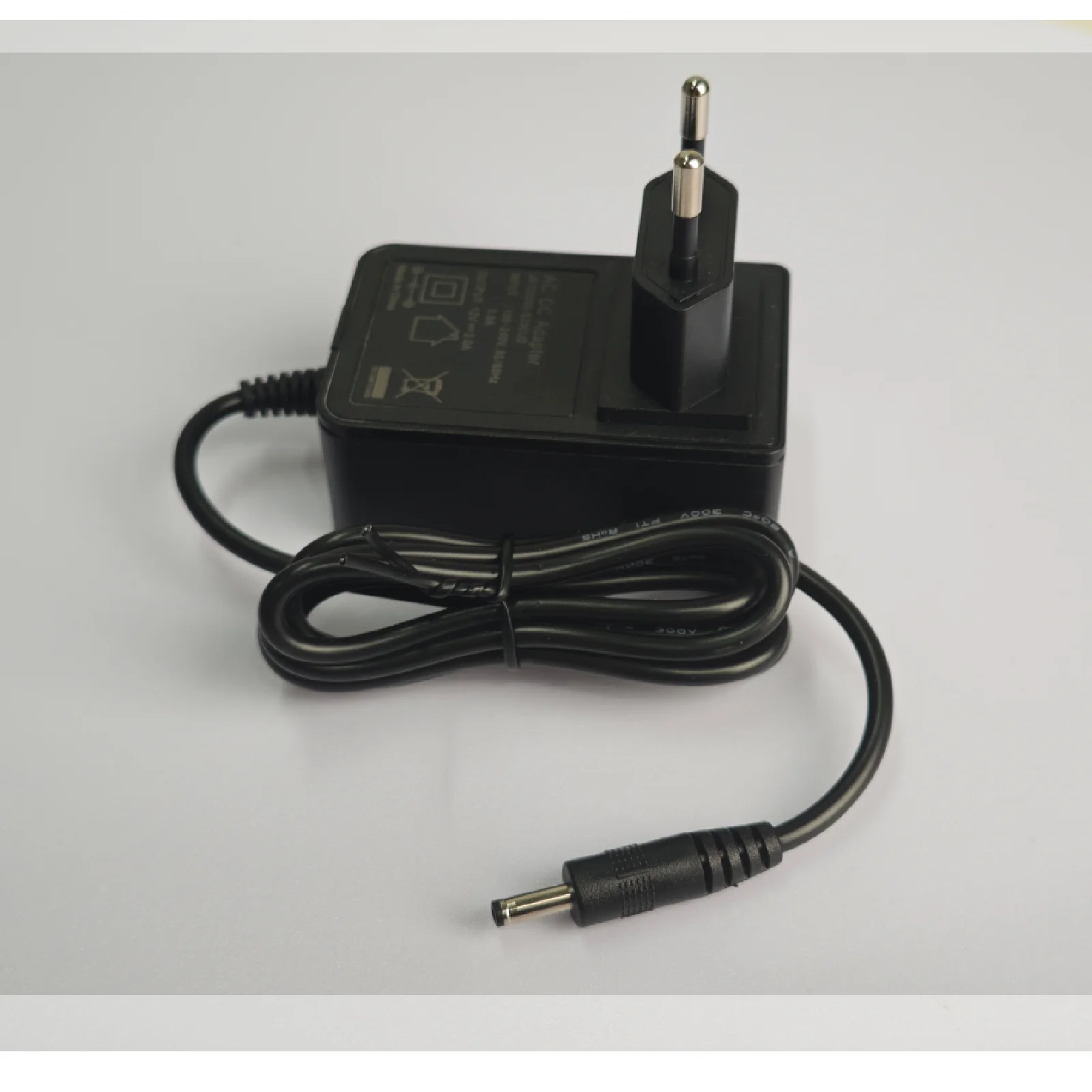 24W EU Charger PC Material Fireproof  For Laptop Tablet Gaming Device Input 100-240V/ac Output 12V/2A Straight DC Connector