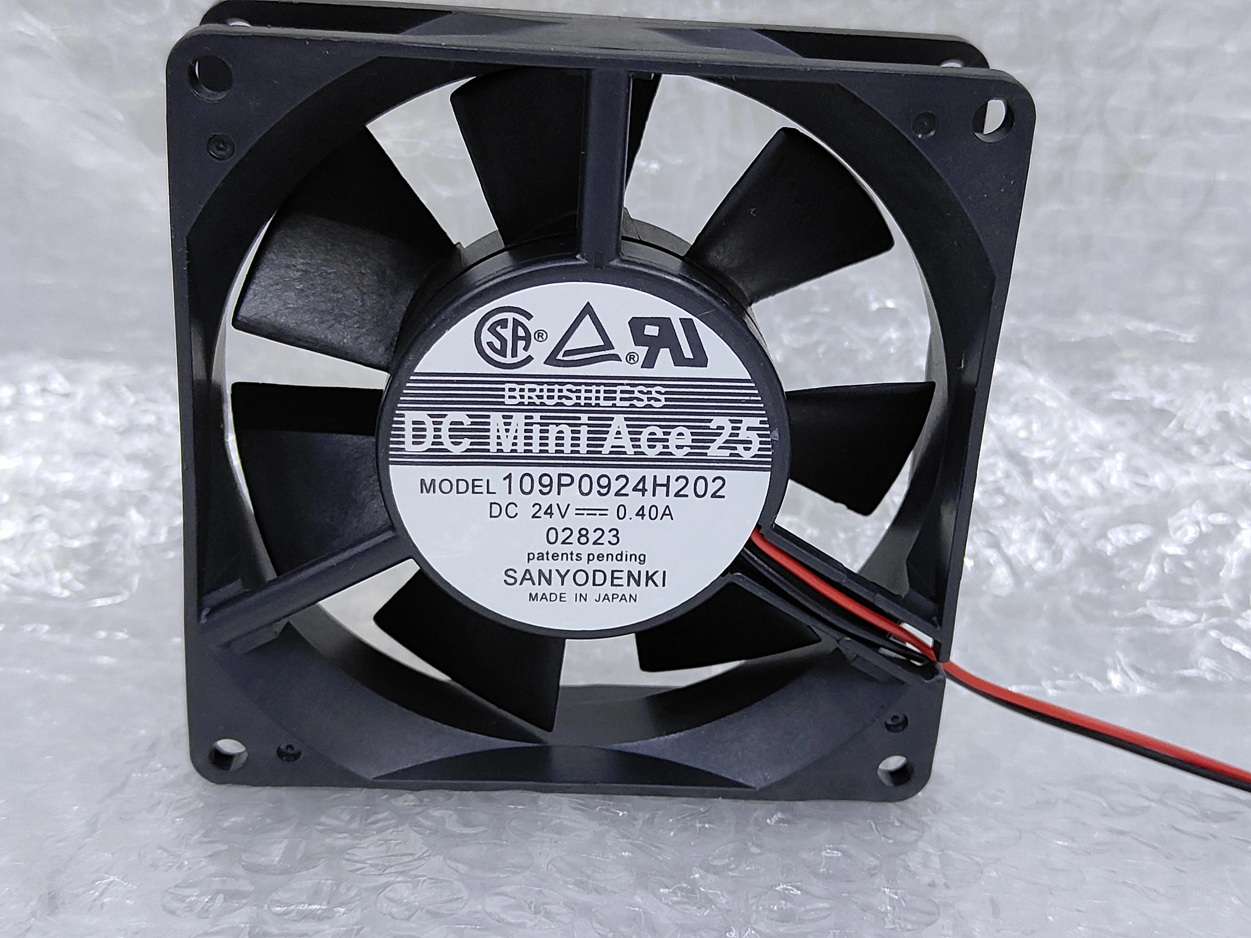 

Sanyo Denki 109P0924H202 DC 24V 0.40A 90x90x25mm 2-Wire Server Cooling Fan