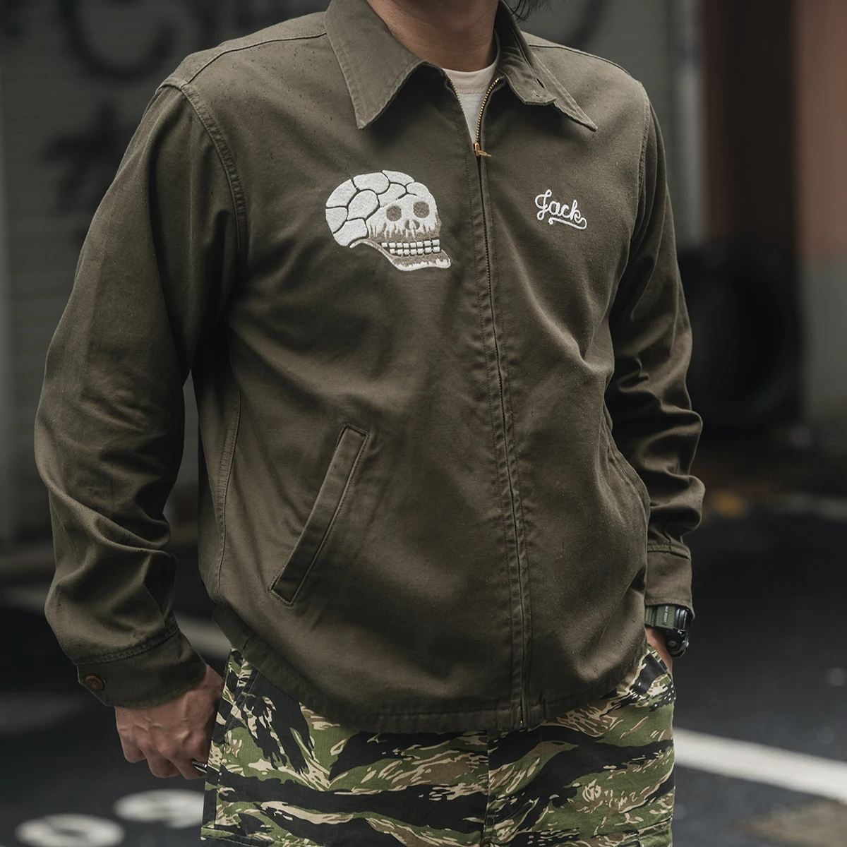 NICHT LAGER Mode Stickerei Gedenkjacke Yokosuka Mantel mit Totenkopfkragen