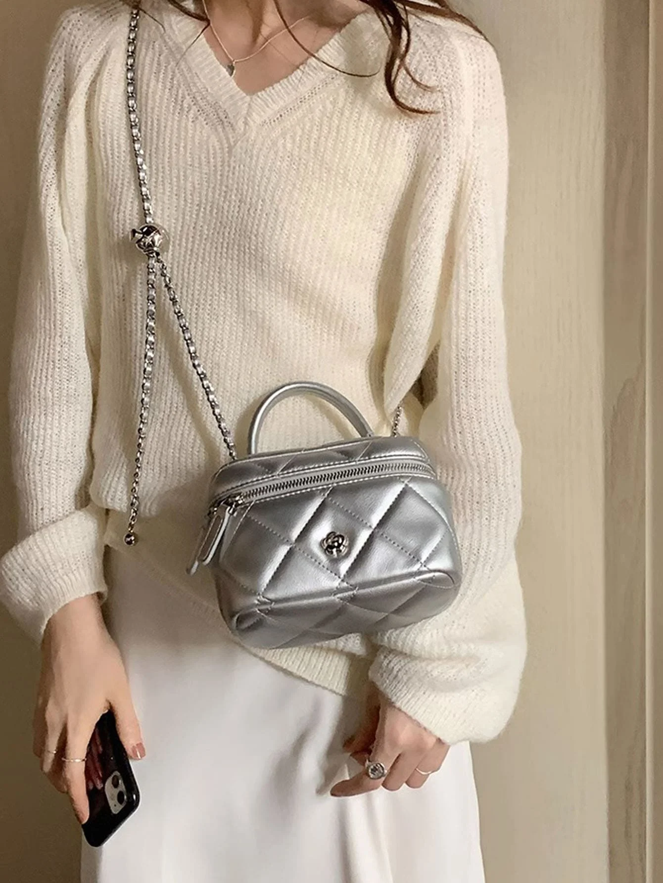 Silver Bag for Women 2024 New Fashion Lingge Embroidered Thread Single Shoulder Small Square Bag Mini Chain Crossbody Bucket Bag