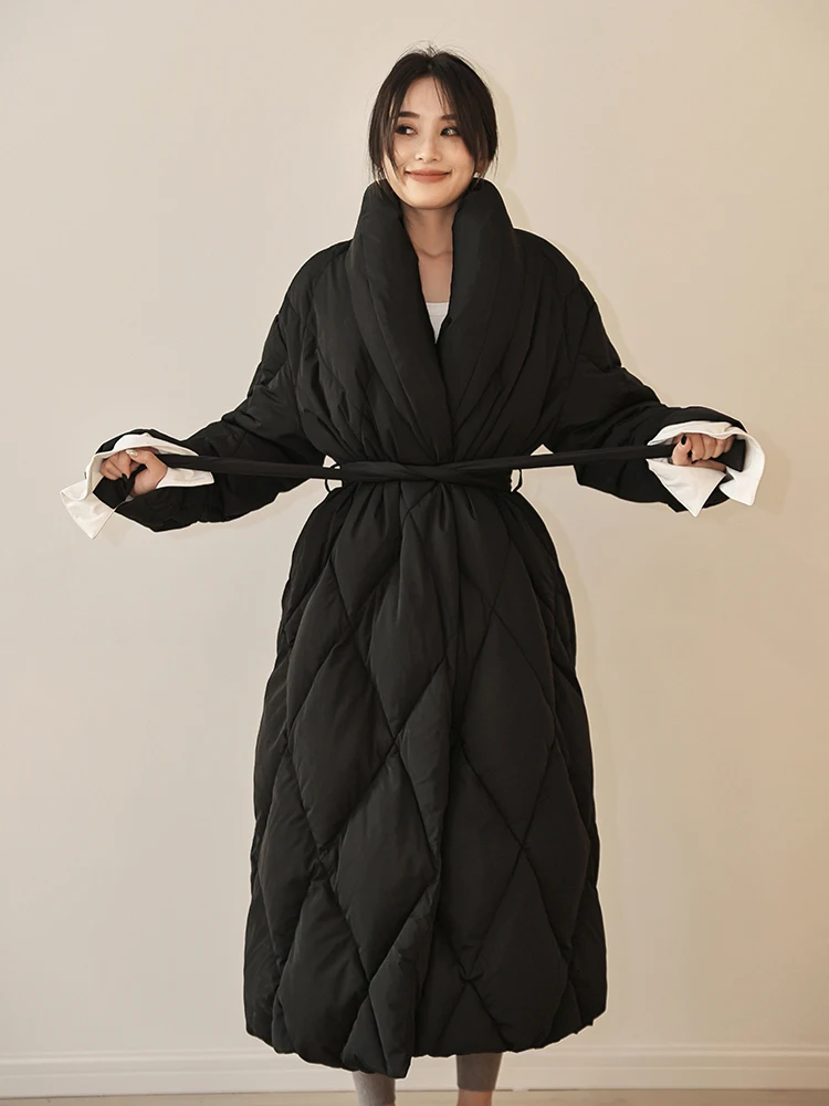 سترة فاخرة X-long للنساء لشتاء 2025 معطف منتفخ دافئ سميك مع وشاحات بلون سادة جودة عالية INKEO DJ579