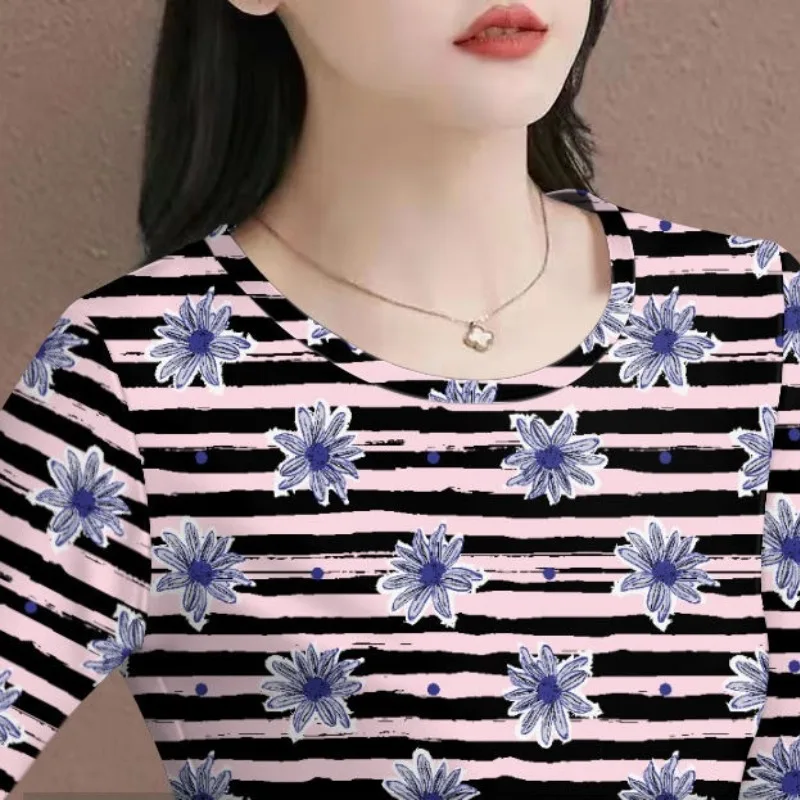 

Autumn and Winter Women's Long Sleeved Bottom Loose New Round Neck Tie Dye Thin Fashion Printing Striped Pullover T-shirt Tops