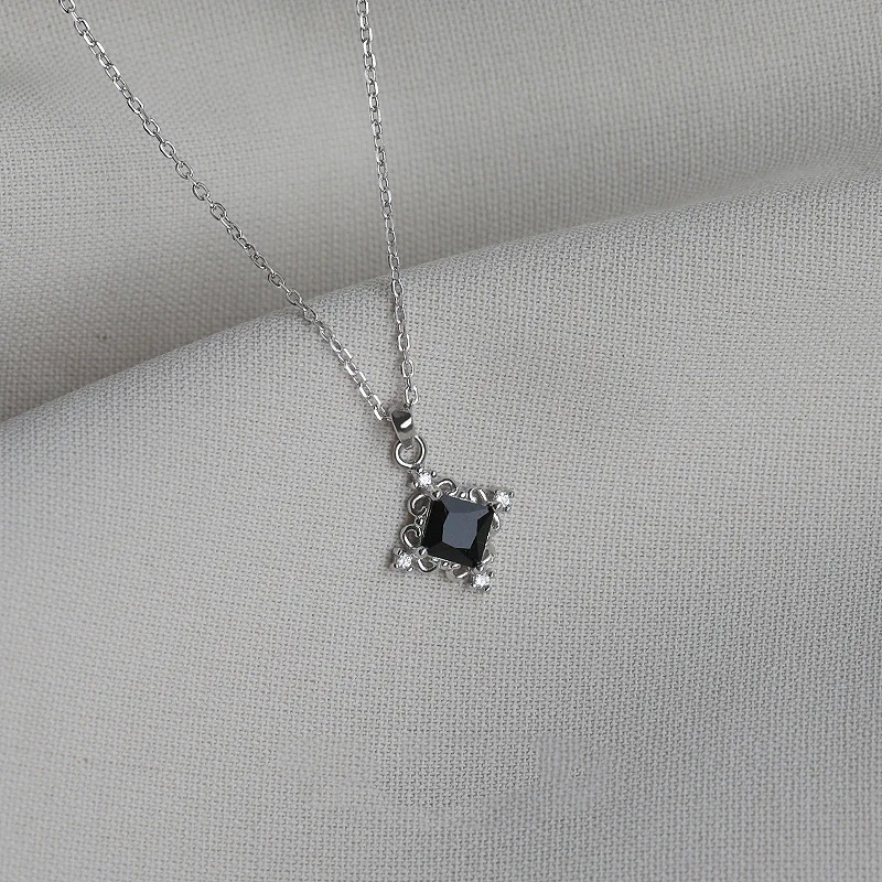 VOQ Silver Color Black Square Necklace Women's Fashion Temperament Birthday Student Friendship Gift Jewelry Necklace for Women