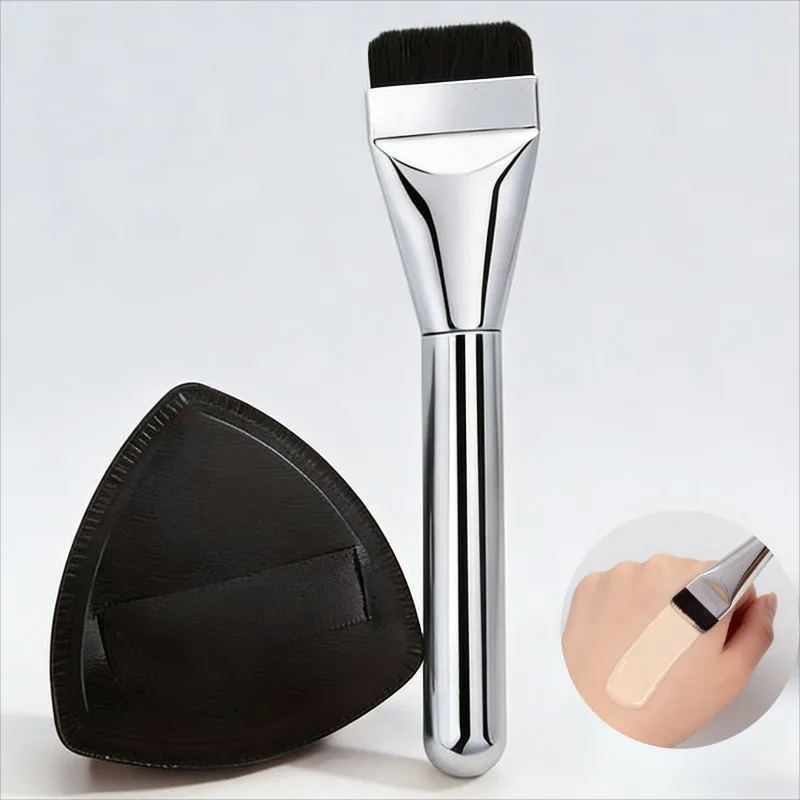 Wielofunkcyjny pędzel do makijażu z ultra-cienkimi, hipoalergennymi włosiem z nylonu, owalny pędzel do twarzy idealny do konturowania i blendowania.