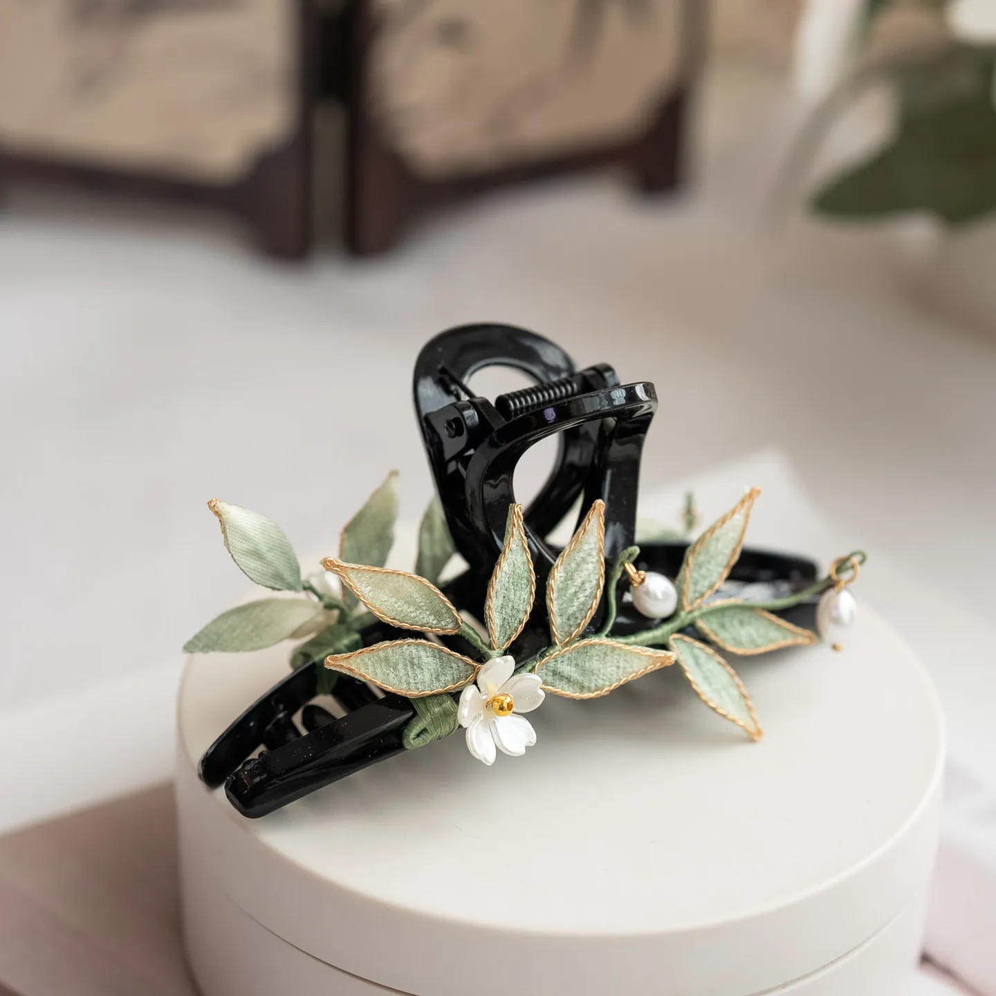 Chinese Style Bamboo Leaf Pearl Tassel Hair Claw Clips Elegant Non Slip Hair Jaw Clips For Women Half Updo Hanfu Daily Hair Wear