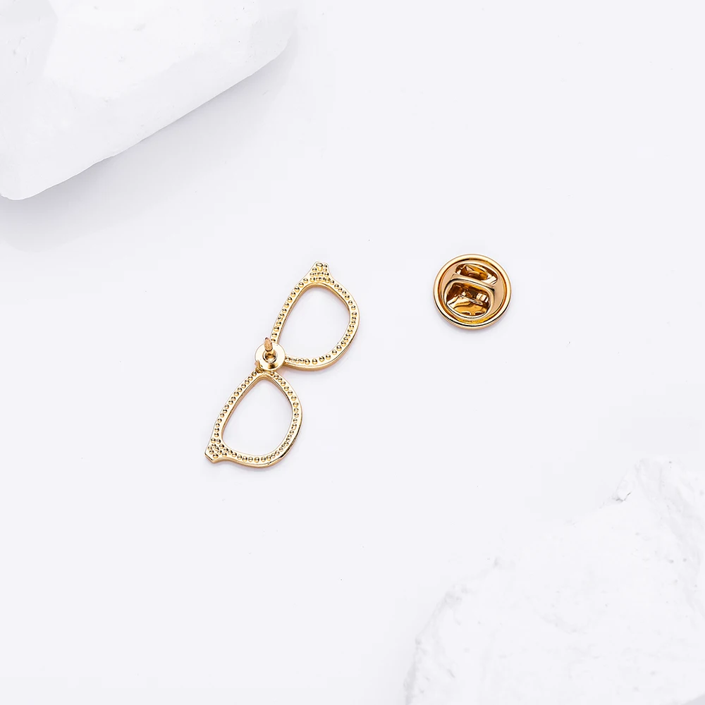 Hanreshe Glasses Shape Lapel Pins Metal the Ophthalmology Brooches for Doctor Gift Pin Badge Medical Fashion Jewelry Accessories