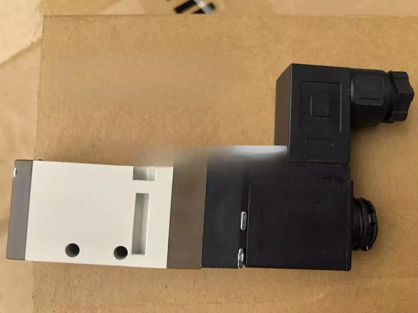 

KVZ3120-4D-M5 KVZ3120-4D-M6 KVZ512 brand new genuine solenoid valve in stock