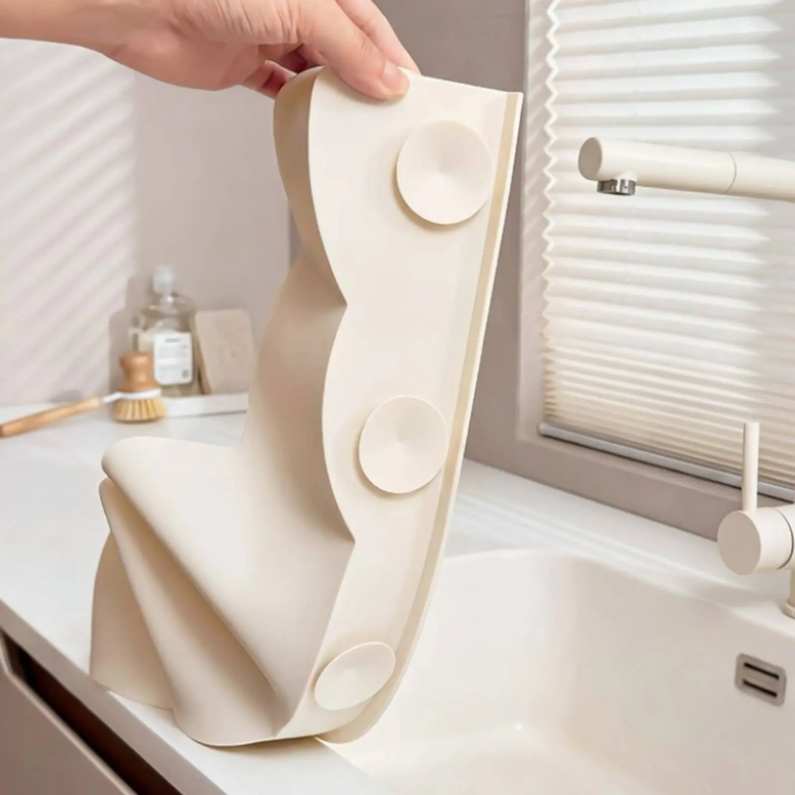 silicone-sink-water-deflector-resistant-cumulus-shaped-water-guard-household-accessory-for-bathroom