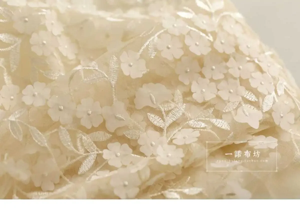 Tessuto a rete in pizzo chiffon ricamato tridimensionale di fascia alta per abiti Hanfu, abbigliamento, materiale per cucire fai da te fatto a mano