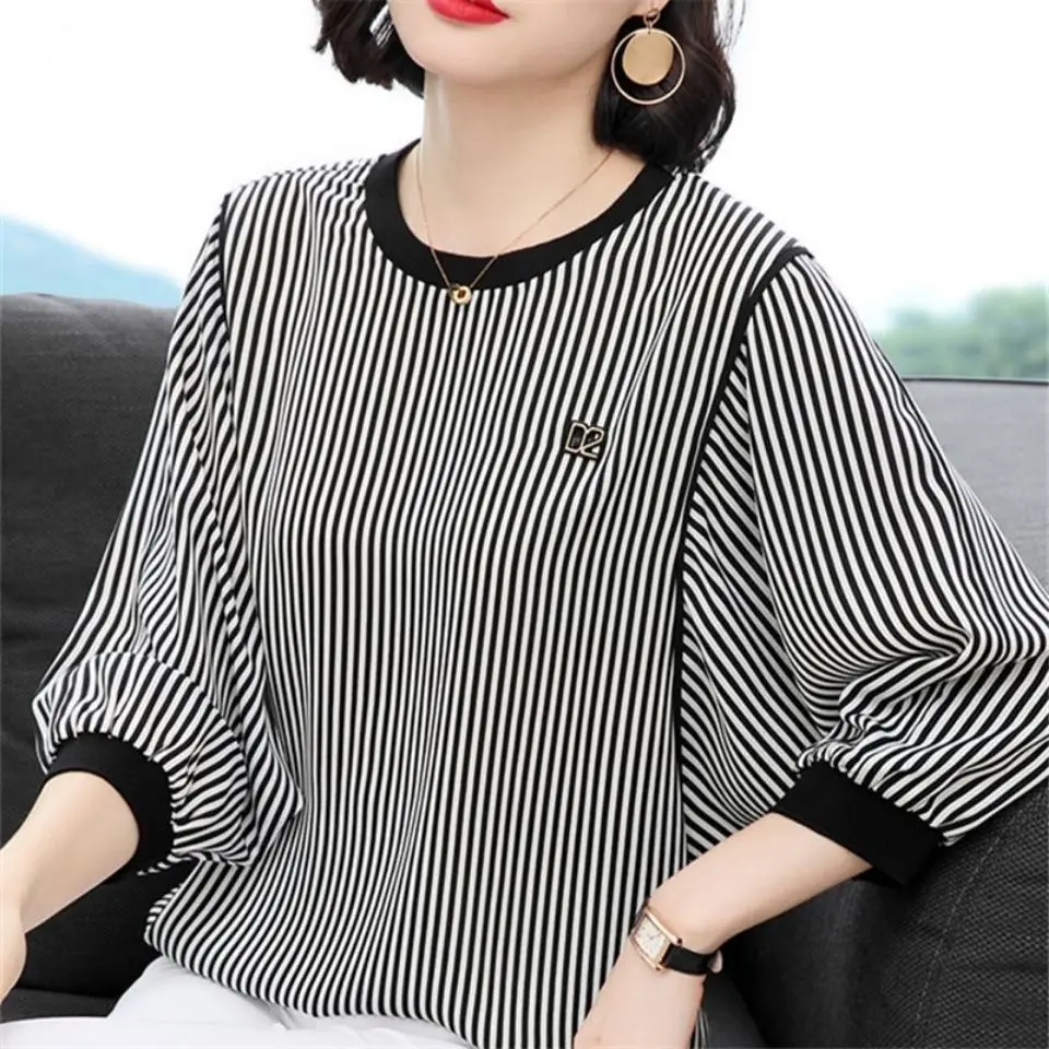 Spring New Fashion Striped O-neck 3/4 Sleeve T-Shirts Women Clothing All-match Patchwork Batwing Sleeve Pullover Ladies Top Tee