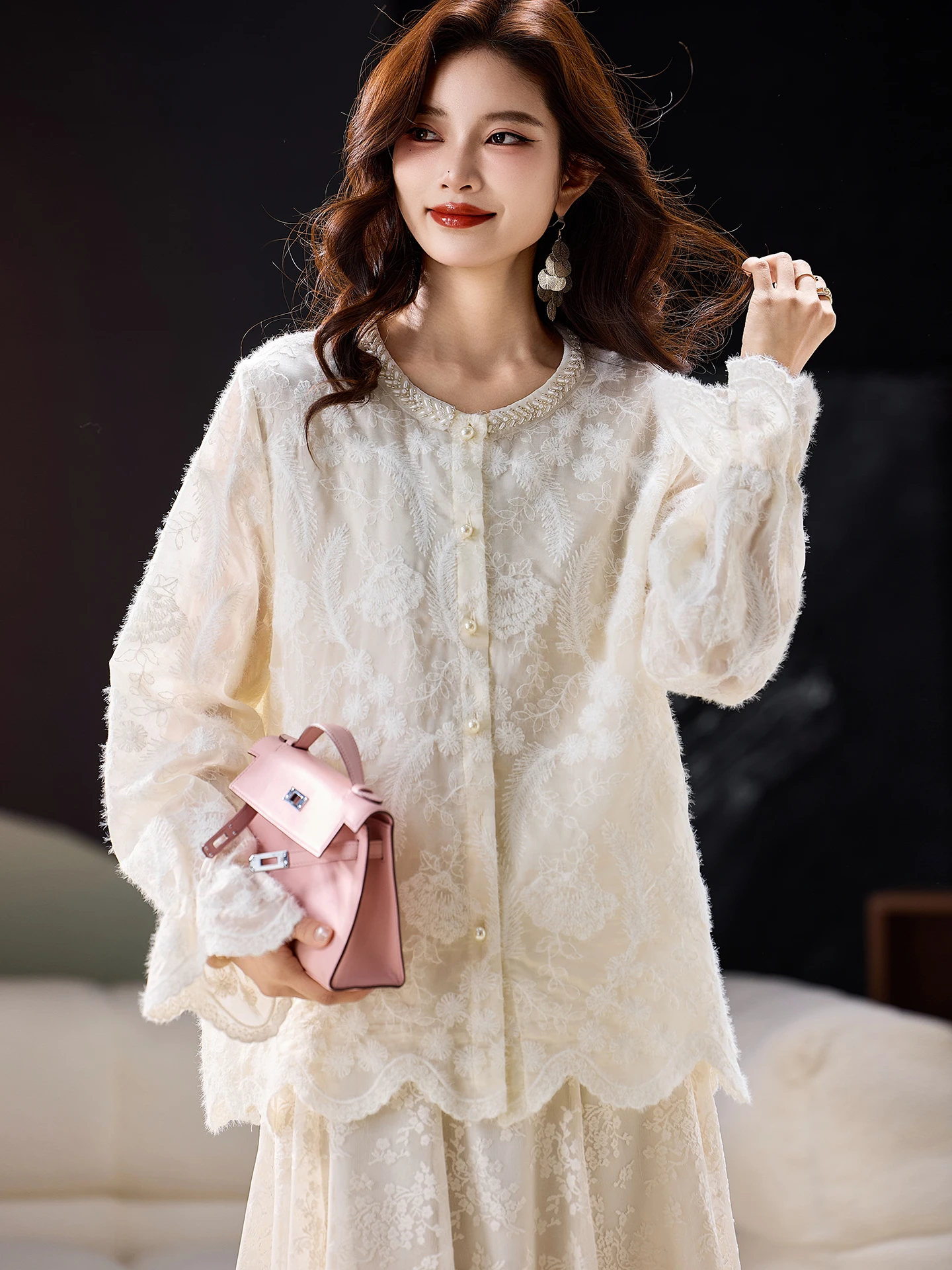 

Faionable round Ne Embroidered antung irt Women's Winter New Sle 2025 plus Size European Faion Women's Top