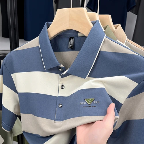 Polo de manga corta de marca de alta gama para hombre camiseta informal con solapa a rayas en relieve personalizada moda de verano 2025 nueva