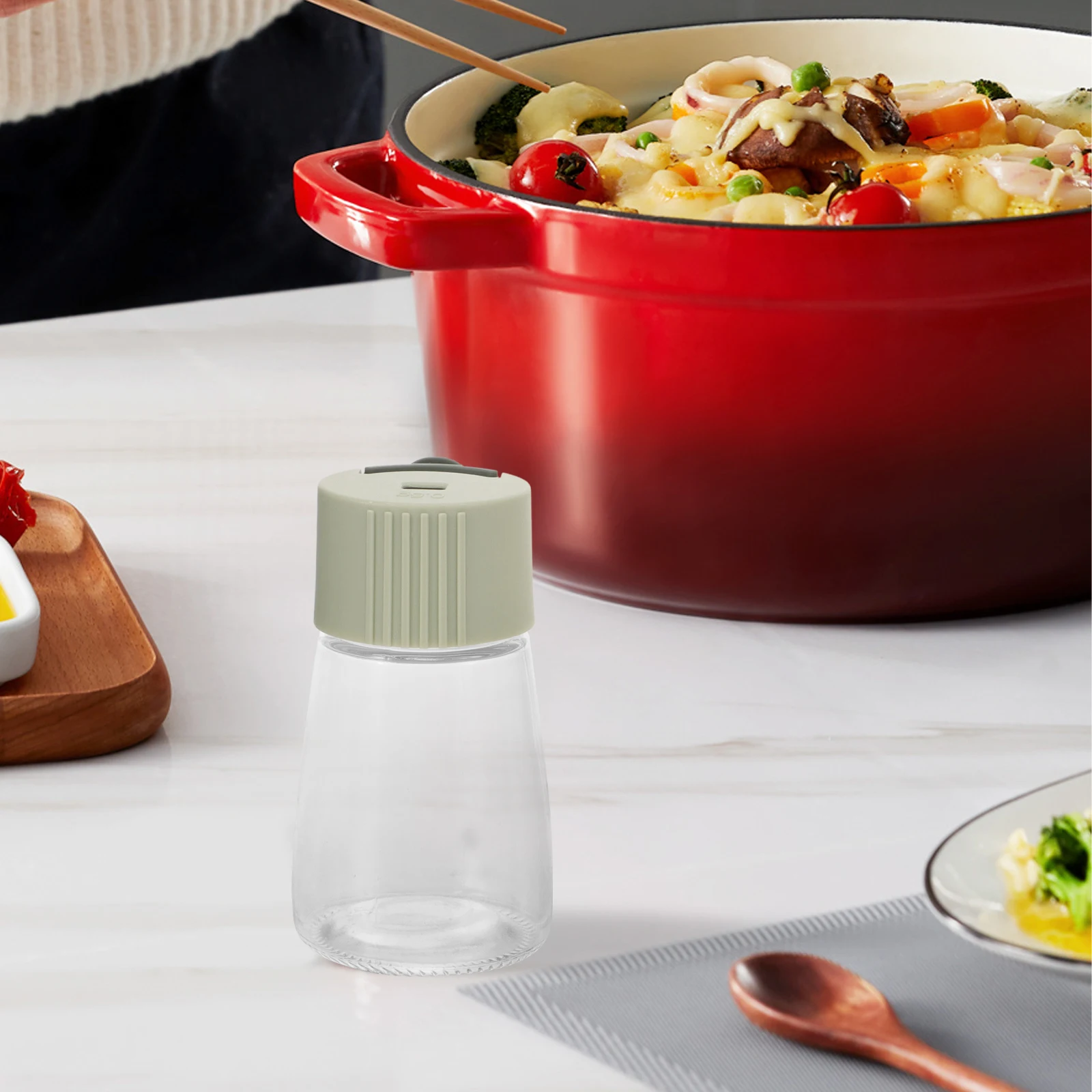 

4Pcs Practical Seasoning Jars Glass Spice Containers Leakproof Salt and Pepper Shakers for Kitchen Use Seasoning Jars