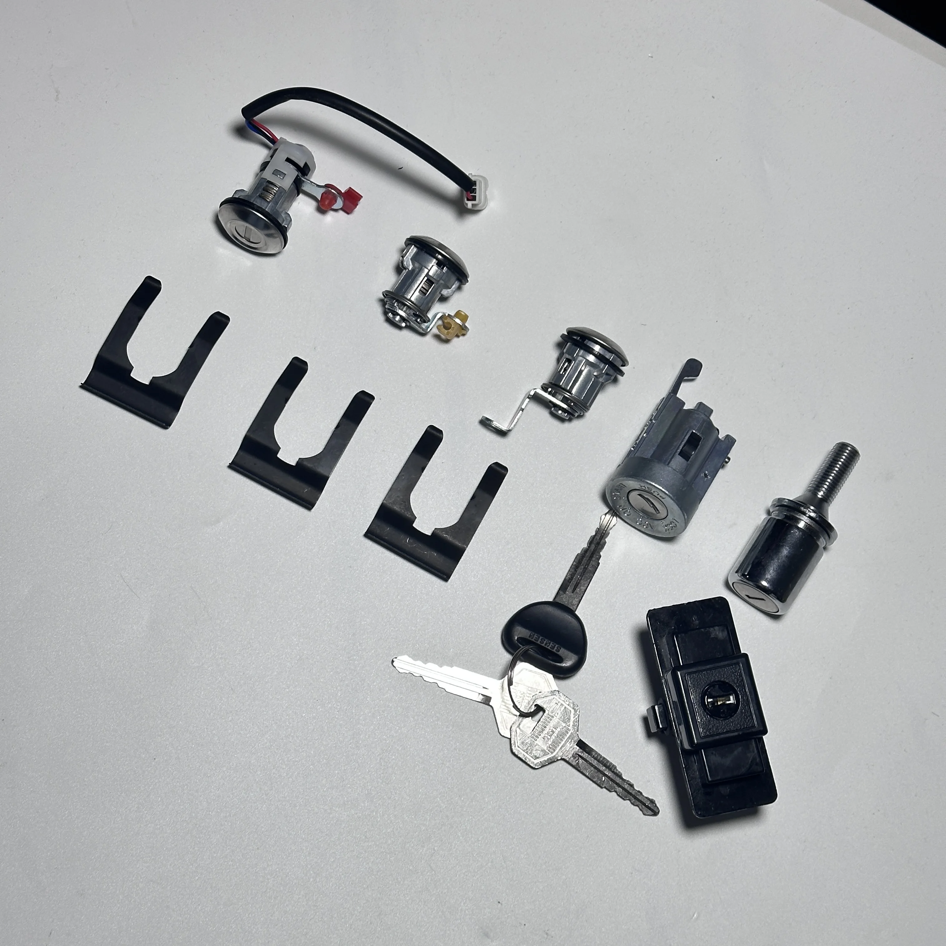 Lock Cylinder & Key Set MR259744 For Mitsubishi Pajero V31 4G64 Montero Shogun Full Car Lock Assembly With Keys