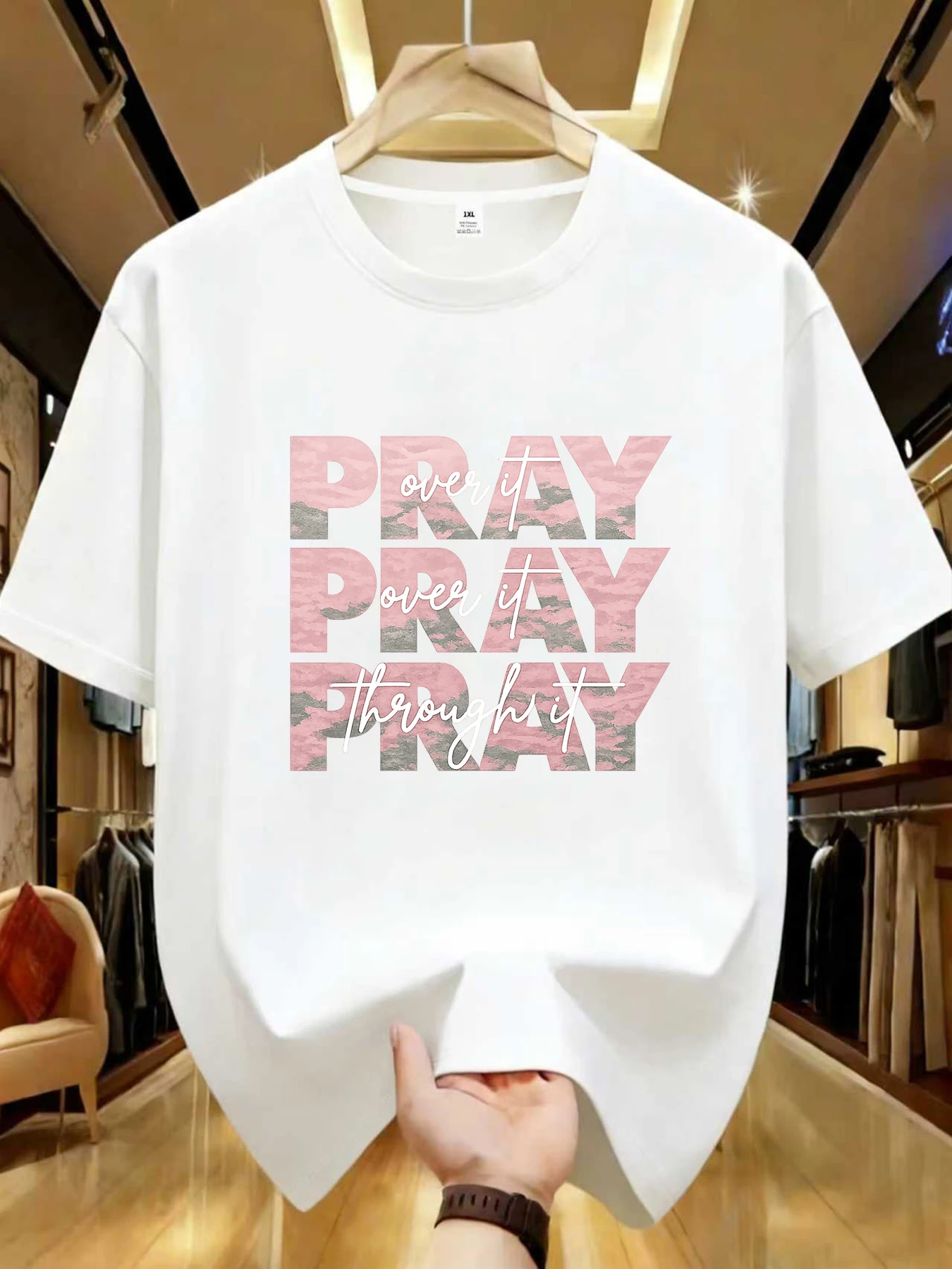 

【WZM104168】Женская футболка больших размеров с креативным буквенным принтом, круглым вырезом, летняя, повседневная, с короткими рукавами, в уличном стиле, универсальная.