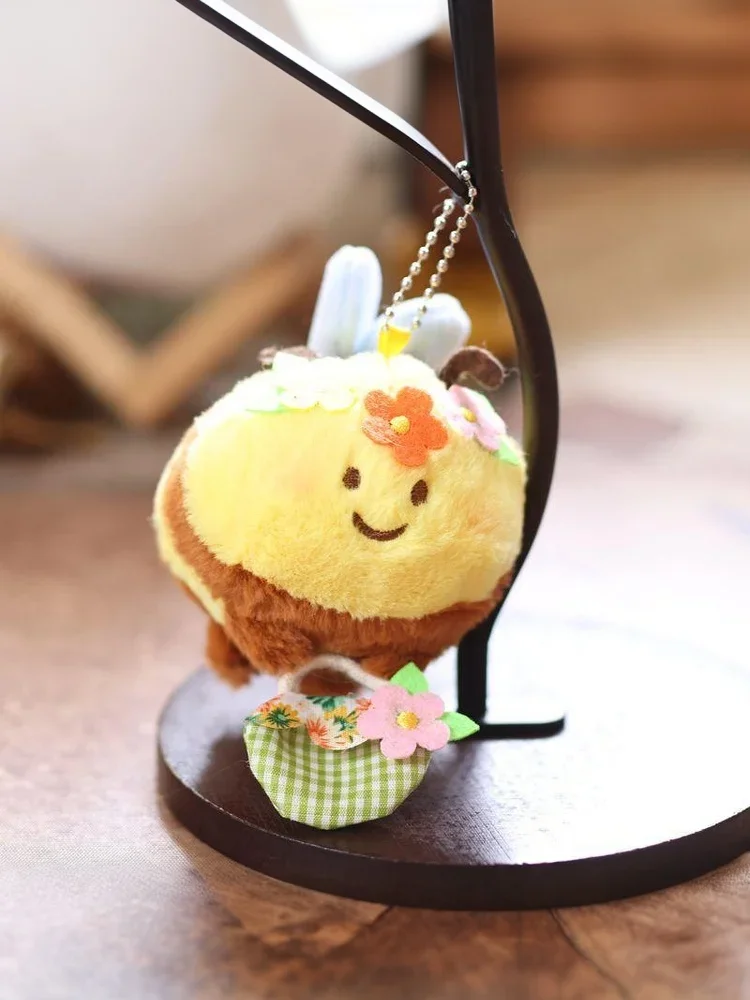 1 ピースかわいいかわいいフラワーバスケットリトルビー人形ぬいぐるみキーホルダーペンダント子供のバックパックアクセサリーホリデーギフト