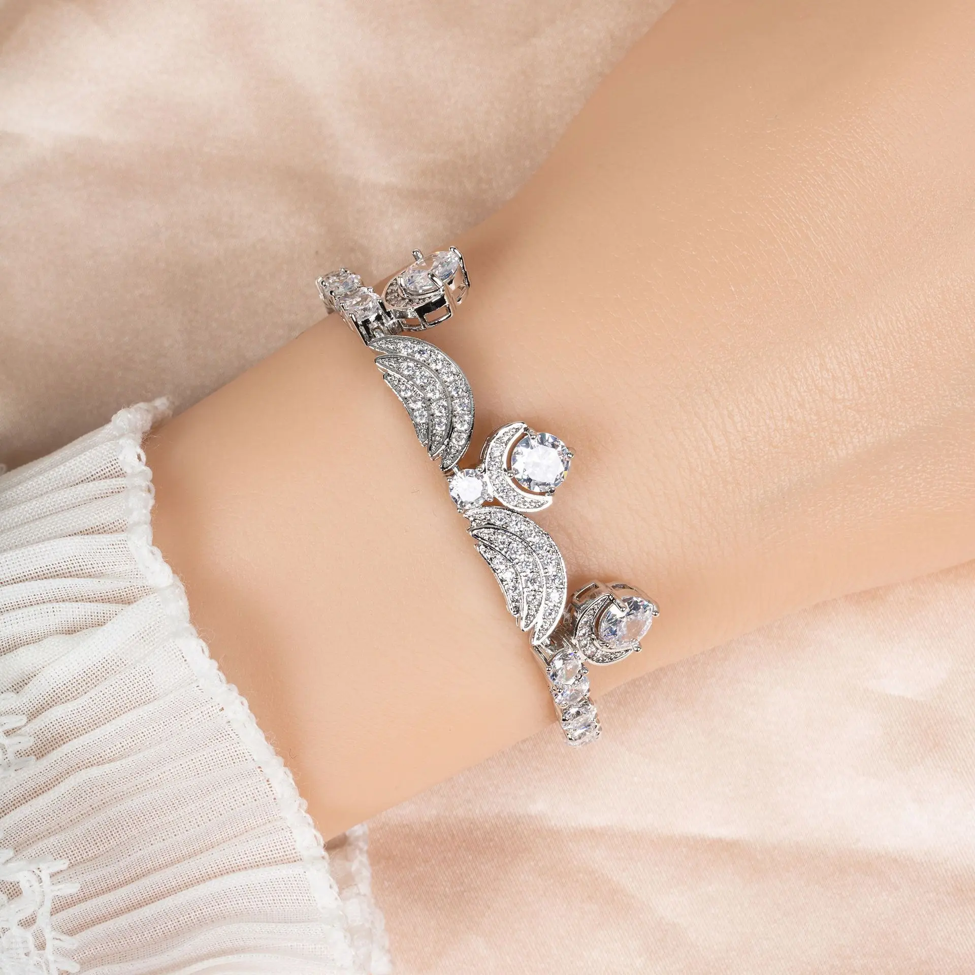 Light Luxury Glamour Sense White Teardrop Bracelet Multicolour Women's Costume Jewellery Set Dubai Wedding Party Gift Z-52