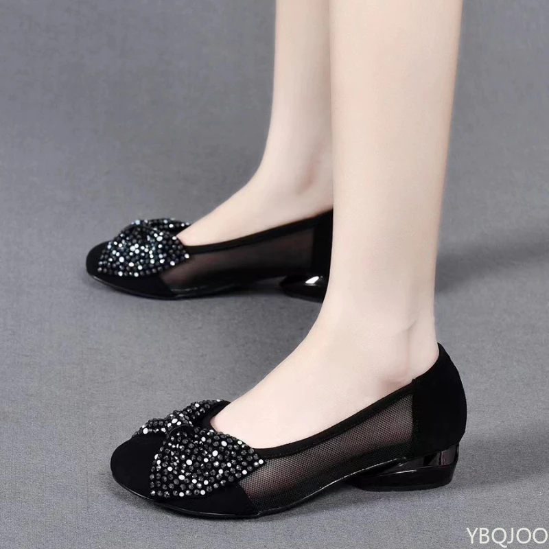 Scarpa singola con punta tonda e bocca bassa con fondo piatto per le scarpe da donna alla moda versatili, leggere e traspiranti primaverili