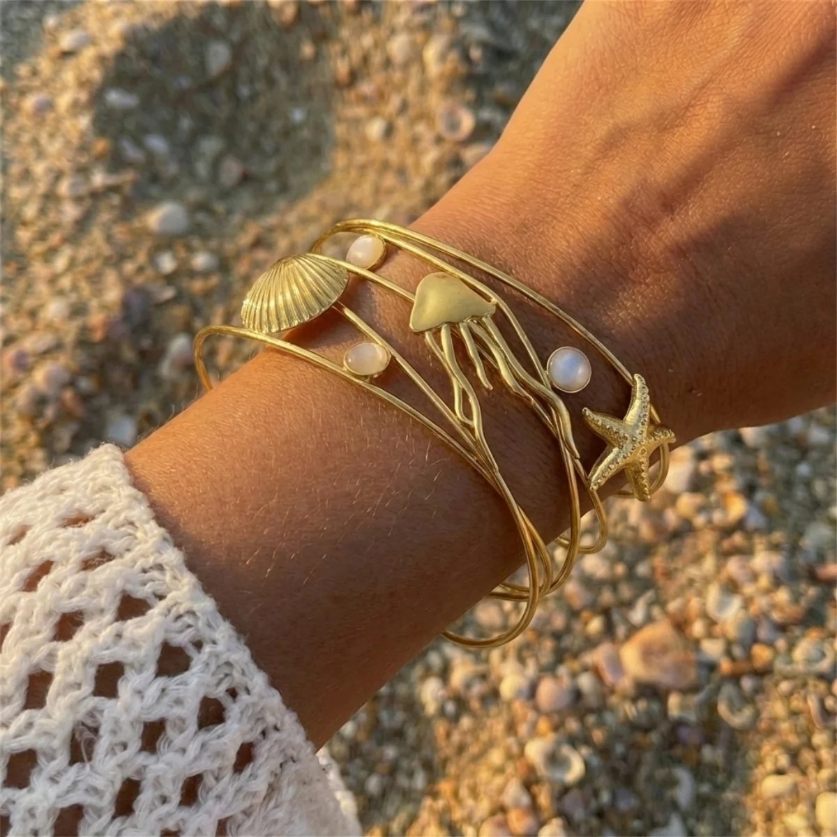 Mehrliniger Armreif aus Edelstahl mit Seestern-, Muschel-, Quallen-, Seepferdchen-, Sonnen- und Schildkrötenmotiven für Damen und Herren, Sommer-Schmuck. – Detail 8