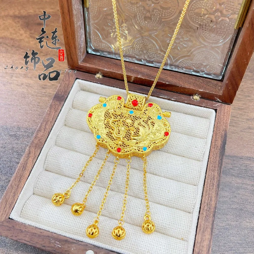 Son of heaven lock bag pendant hollow silk inlaid dragon and phoenix Chengxiang 9999gold