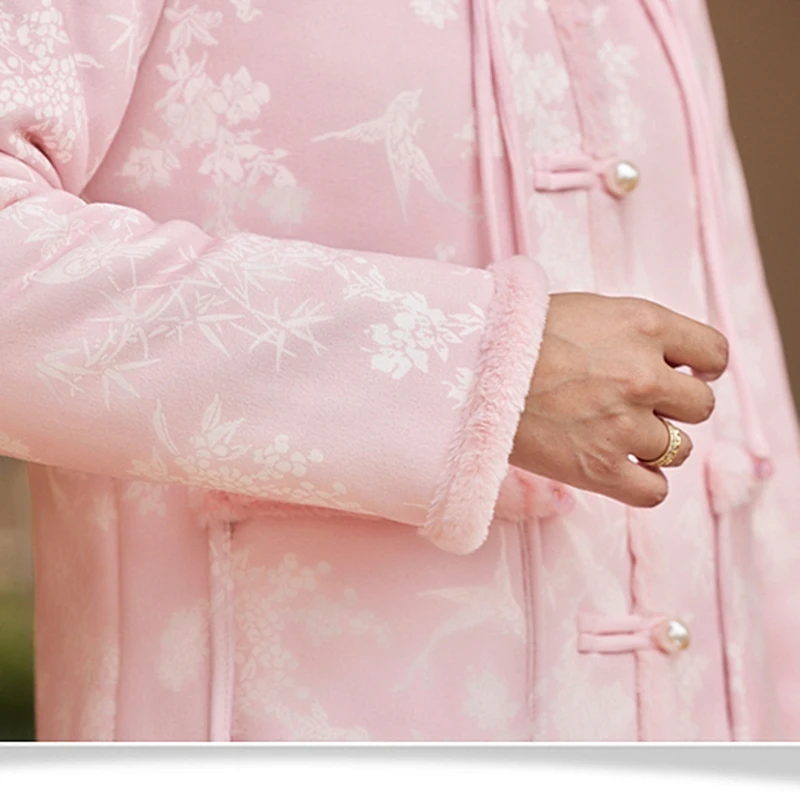 2025 المرأة النمط الصيني طباعة سترة قطن مبطنة بالصوف سميكة الدافئة طويلة الأكمام معطف الشتاء المألوف الأم أبلى 2025