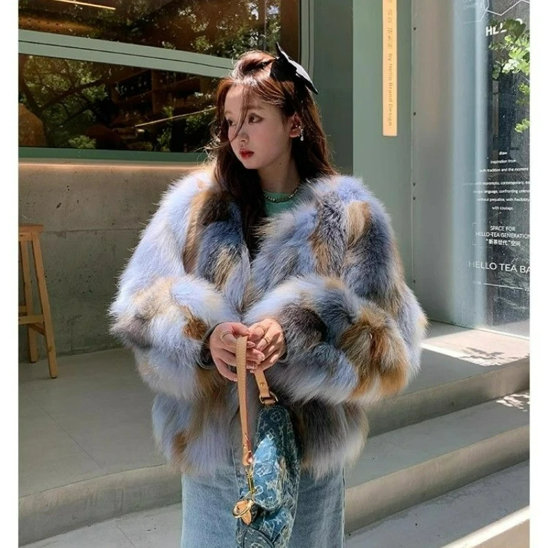 

2026 зима, новый стиль, стильная экологически чистая утягивающая свободная меховая куртка из лисьего меха для женщин, короткая теплая верхняя одежда из искусственного лисьего меха