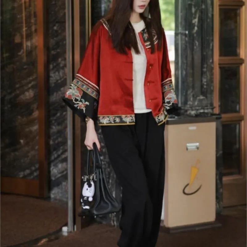 

New Chinese style to wear a unique chic Zen red embroidered coat