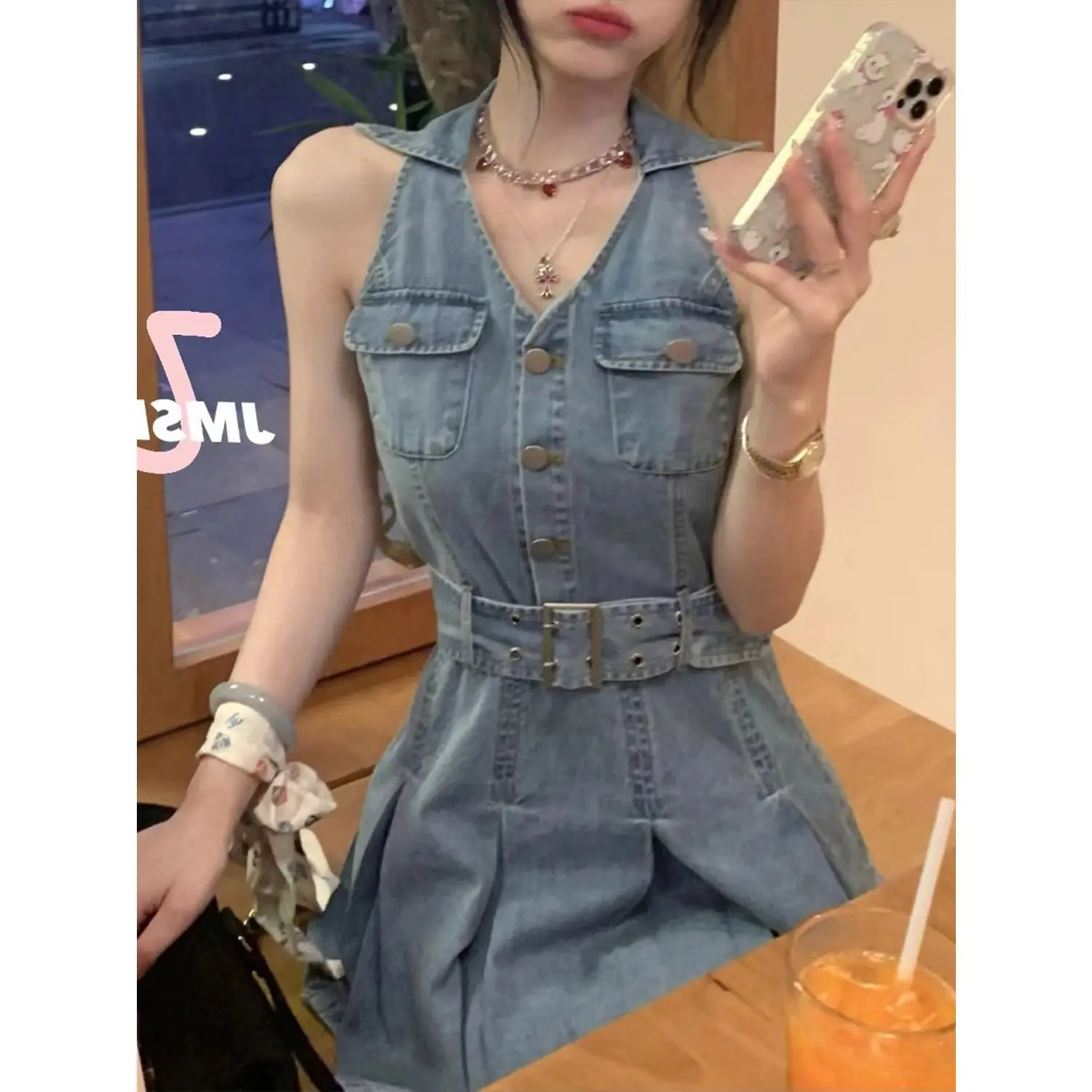 2024 Spring/Summer French New Sleeveless Hanging Neck Denim Dress Fashion Design Pleated Skirt Trend