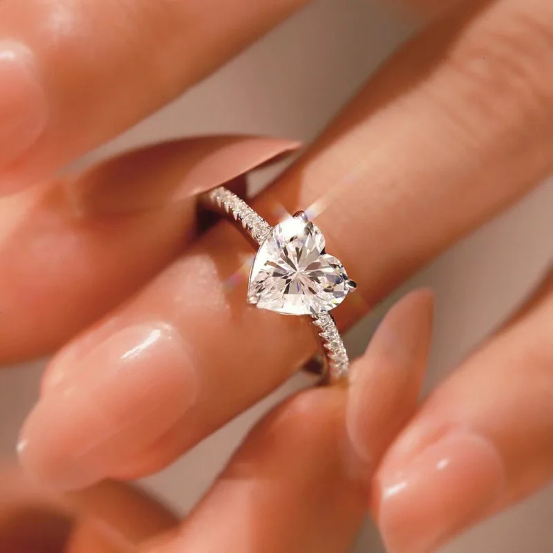 

Hot-selling fashionable heart-shaped ring MJZ-55 featuring artificially cultivated Moissanite diamond rings for women