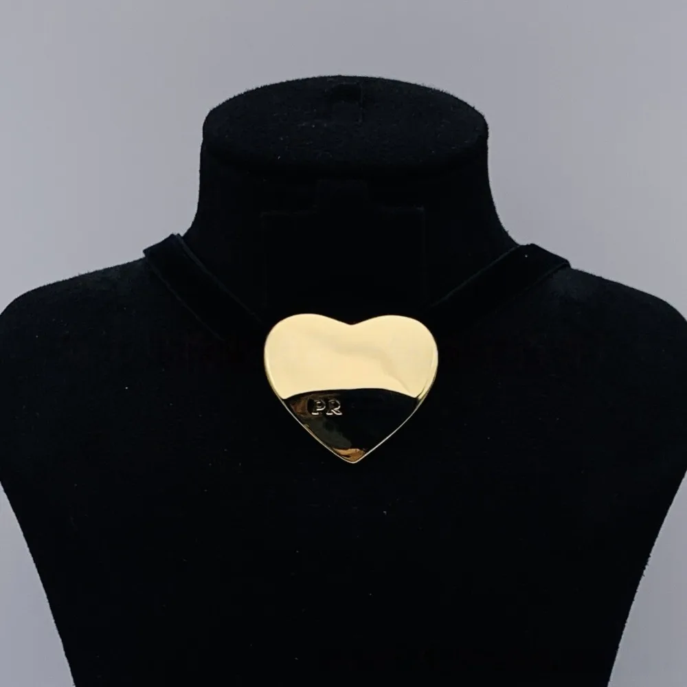 

Новое ожерелье PR 2025 года, подвеска в стиле ретро, высококачественный темперамент, подходит для повседневного ношения, праздничные подарки