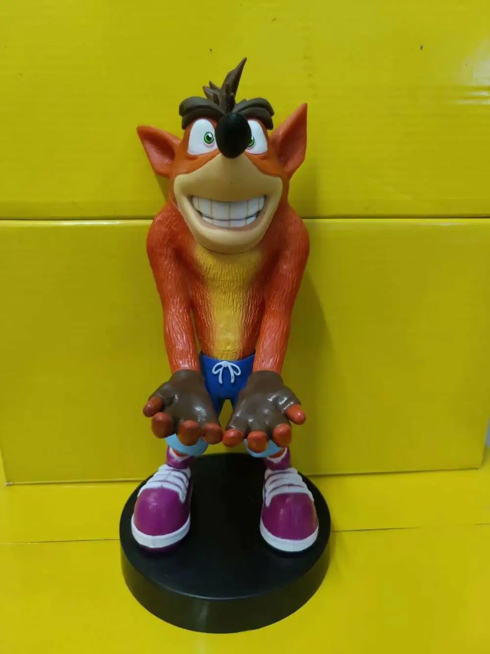 

New Totaku PS figure model toys Crash Bandicoot Action Figure Collections Phone Controller Holder Home Decoration Birthday Gifts