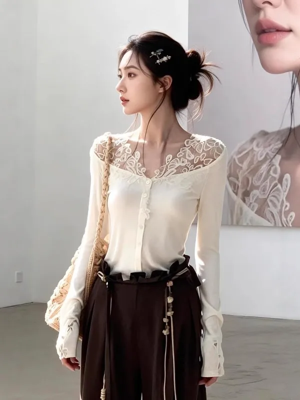 

Белая вязаная базовая кофта с кружевными вставками для женщин: осенне-зимняя роскошная элегантная красивая укороченная модель для ношения под одеждой