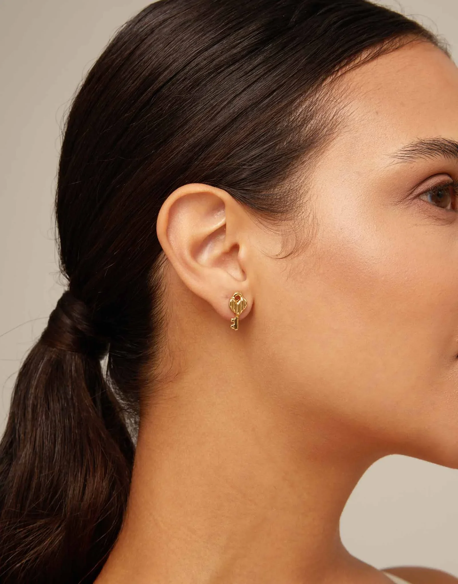 أقراط UNOde50 الجديدة من الذهب والفضة عيار 24 قيراط - تصميم فاخر، قيمة رائعة للمال