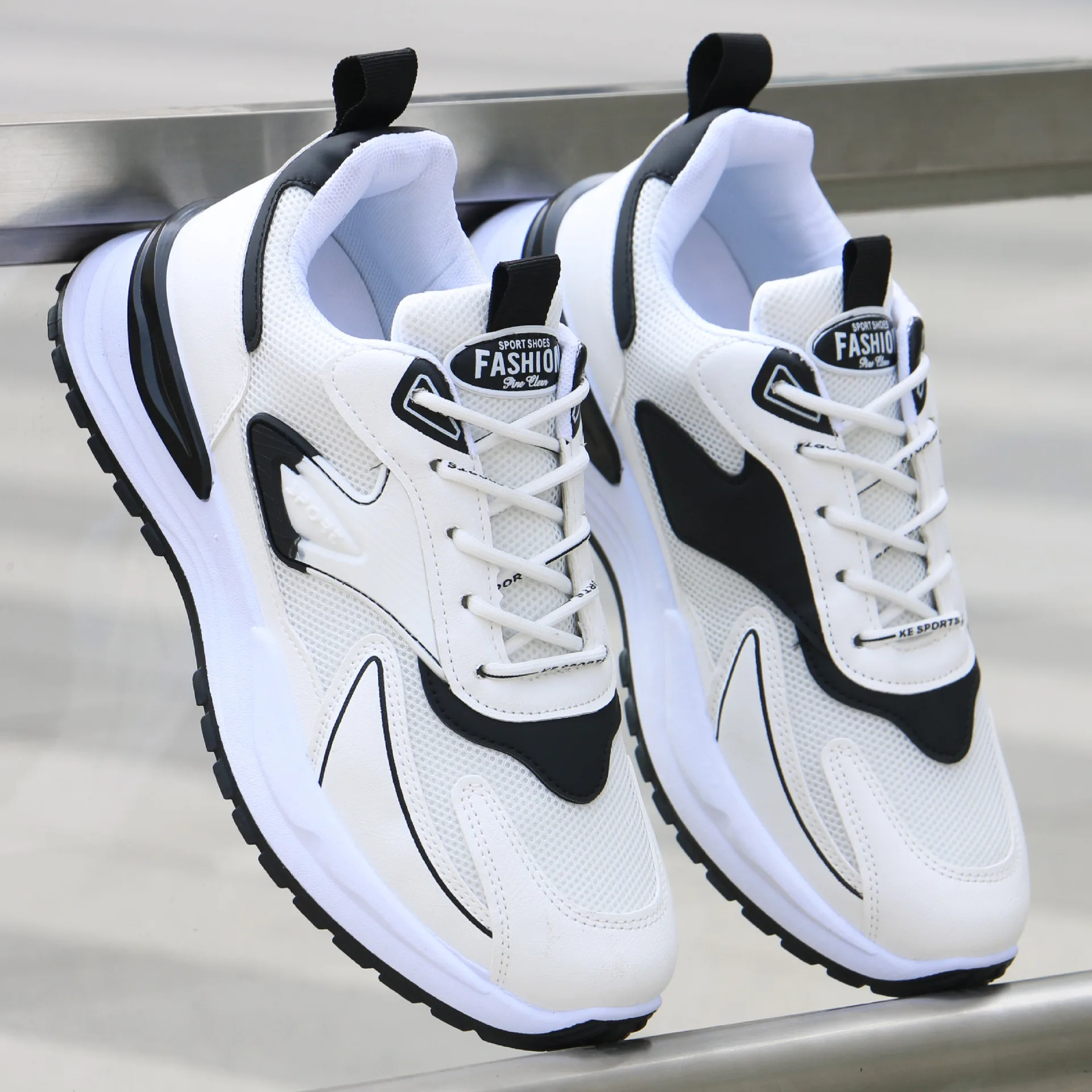 2025 メンズカジュアルシューズファッショナブルな通気性スポーツ耐摩耗性ランニングシューズ屋外ウォーキングトレーニングテニスシューズ