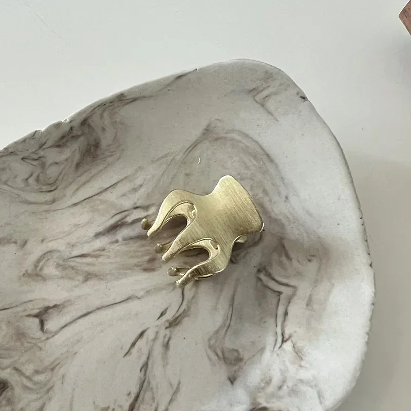 Рисунок 5 - металлические мини-заколки для волос с улыбкой на лице