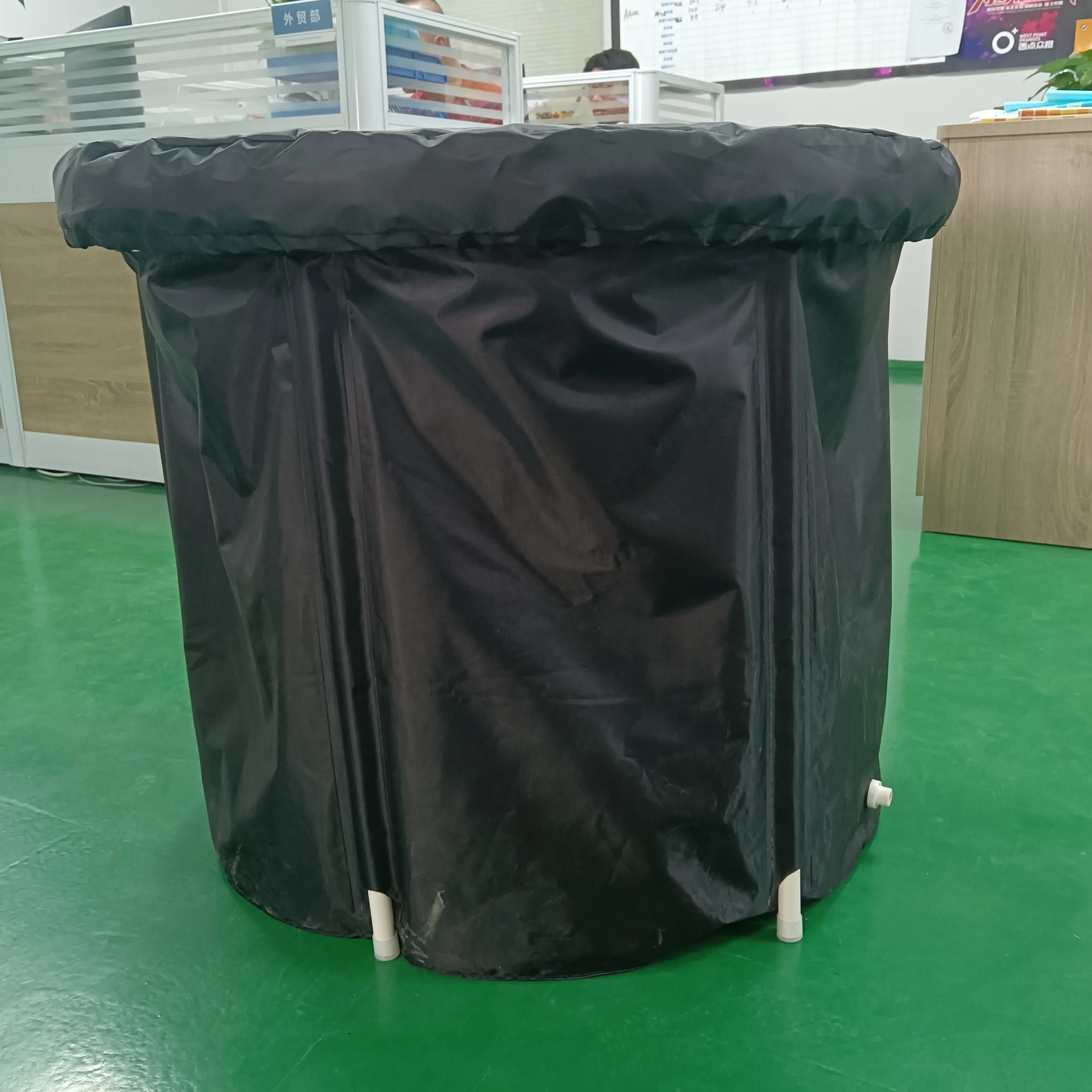 

-Portable Adult Ice Bath Hot Tub With Lid Foldable PVC Inflatable Ice Bath Tub