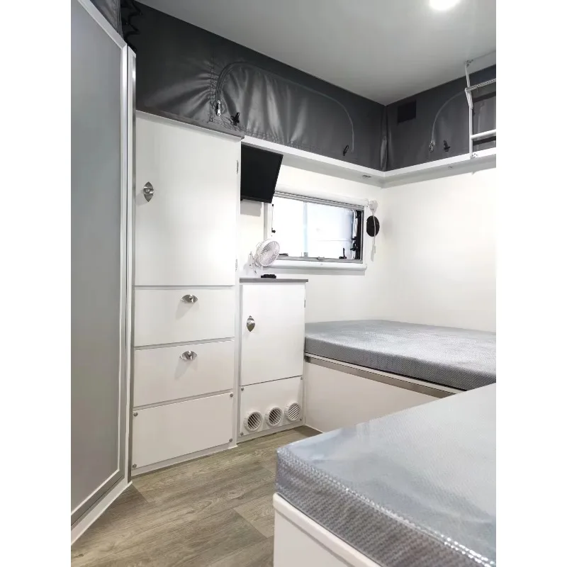 Costruito KE5 Pop Top RV Standard australiani Rimorchio camper a 3 incollette con luci a LED e cucina scorrevole per viaggi e campeggio