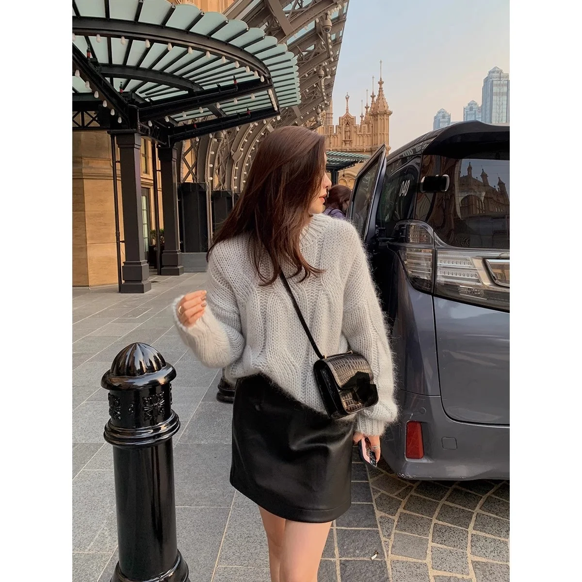 Pullover Sweater Solid Color Round Neck Loose and Slim Knitted Top for Women