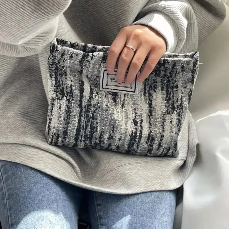 Borsa per cosmetici carina in bianco e nero elegante tela jacquard artistica retrò elegante fiore comoda pochette