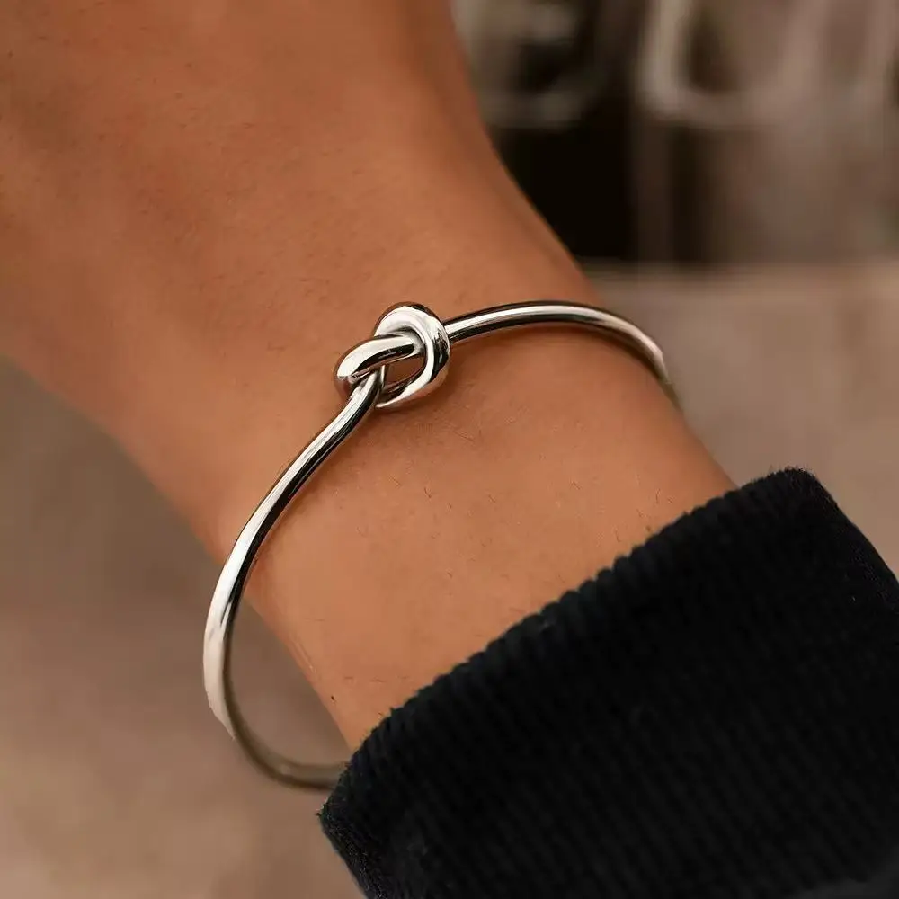 Fashionable Fetro Leaf Woven Twisted Texture Men's And Women's Bracelets, Suitable For Daily Wea