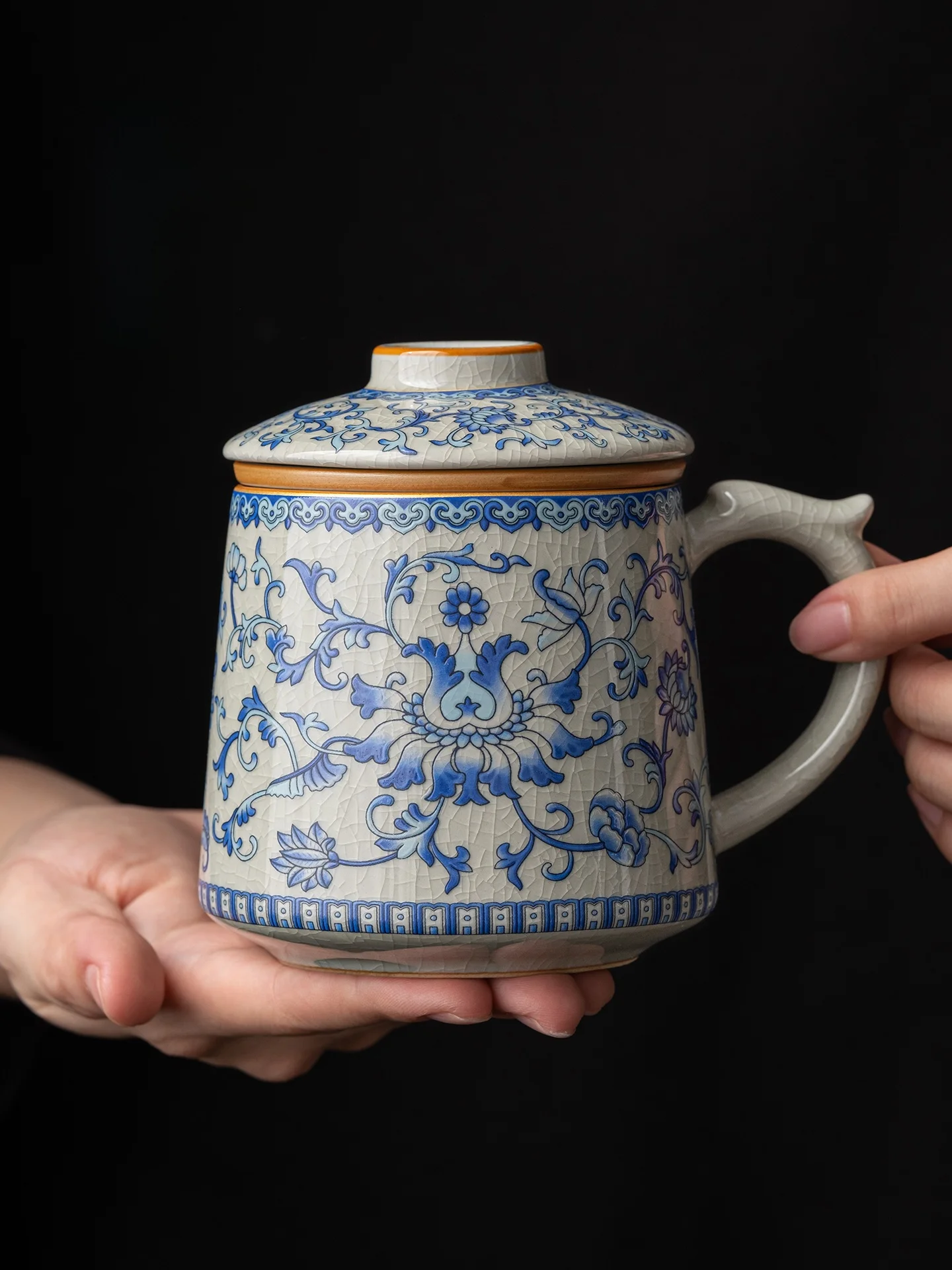 

Китайская керамическая чашка для чая с крышкой, сине-белая, для заваривания чая, с фильтром для разделения чая и воды, подарок для пожилых мужчин, для офиса