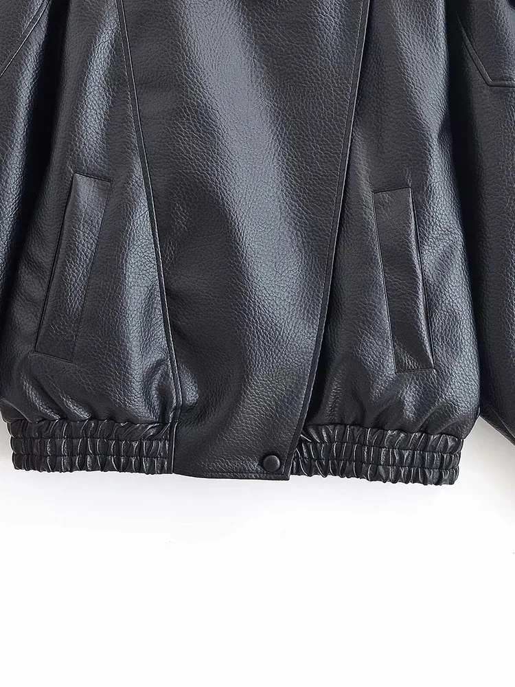 سترة نسائية لخريف 2025 بتصميم جديد من الجلد الصناعي الأسود للنساء بأكمام طويلة ورقبة عالية معطف دراجة نارية للخريف والشتاء