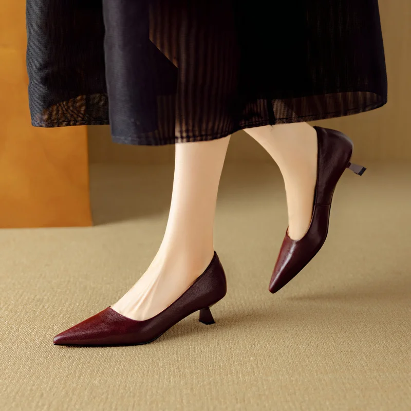 

Женские черные удобные и элегантные туфли на низком каблуке, дизайнерские люксовые туфли-лодочки с острым носком для вечеринок