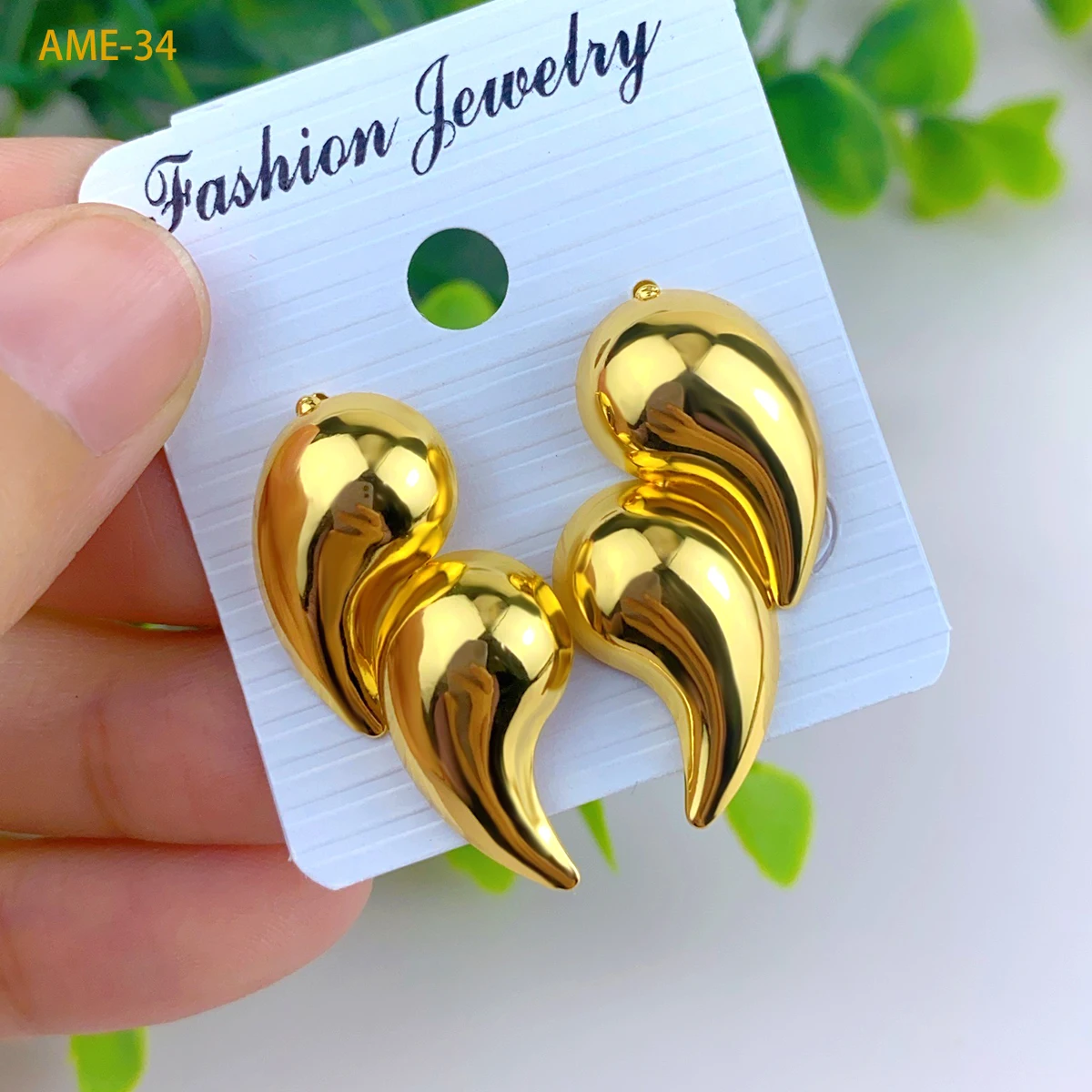 Fashion Vintage Gold Color Waterdrop Stud Earrings for Women Metal Glossy Thick Chunky Teardrop Earrings Jewelry Gifts Party